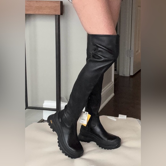 New ZARA OVER THE KNEE BLACK LEATHER VIBRAM BOOTS, US 7.5, $460 From London - Picture 15 of 16